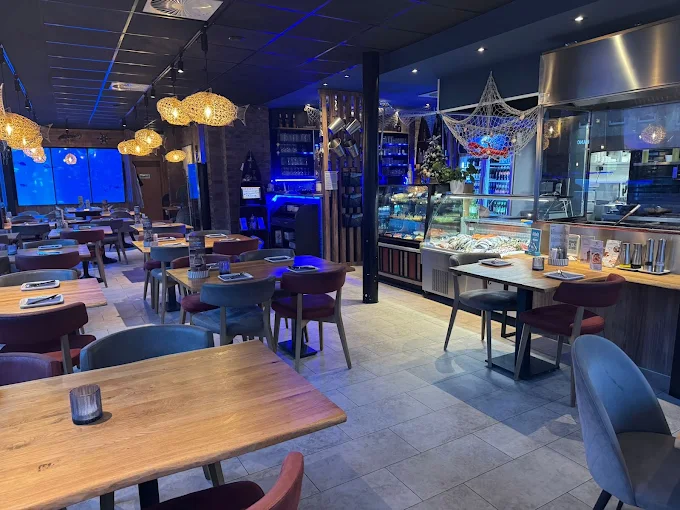 Sandal Fisch & Grillhaus — Innenraum am Abend